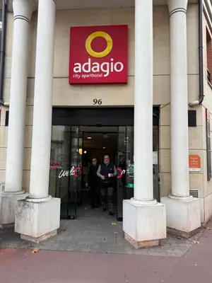 Clients de l'établissement la suite parisienne