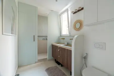 Salle de bains dans l'établissement Cosy Family Nest in Montmartre