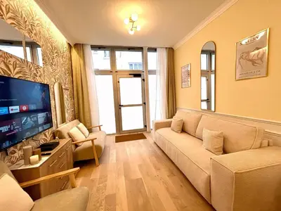 Télévision ou salle de divertissement dans l'établissement Apartment 4* - 85 sqm - Grenelle - 8p