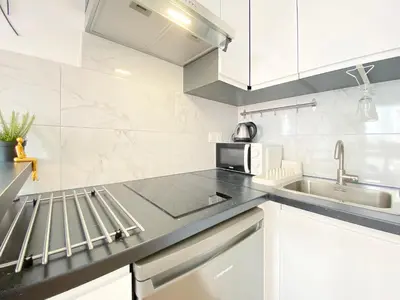 Cuisine ou kitchenette dans l'établissement Studio walkable distance to the Eiffel Tower