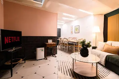 Télévision ou salle de divertissement dans l'établissement Souplex Design & Spacieux 7 pers Montmartre