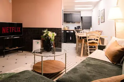 Télévision ou salle de divertissement dans l'établissement Souplex Design & Spacieux 7 pers Montmartre