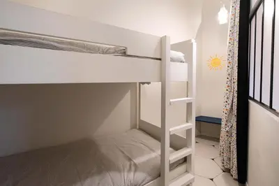 Un ou plusieurs lits superposés dans un hébergement de l'établissement Souplex Design & Spacieux 7 pers Montmartre
