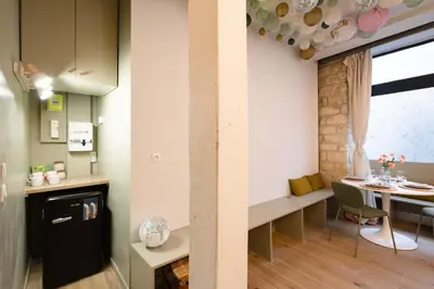 Cuisine ou kitchenette dans l'établissement Typical Apartment for 4 People Moulin Rouge