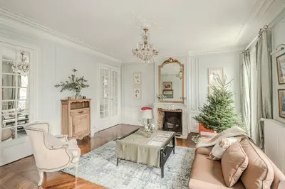 Coin salon dans l'établissement AC 3bds Apt with arc de triomphe view & terrace