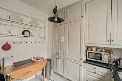 Cuisine ou kitchenette dans l'établissement AC 3bds Apt with arc de triomphe view & terrace