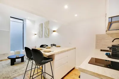 Cuisine ou kitchenette dans l'établissement Magnificent apartment - 1BR 4P - Arts et Métiers
