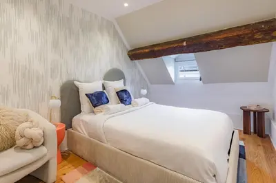 Un ou plusieurs lits dans un hébergement de l'établissement Bright AC Room Apartment in Marais Bastille