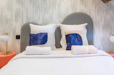 Un ou plusieurs lits dans un hébergement de l'établissement Bright AC Room Apartment in Marais Bastille