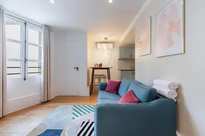 Coin salon dans l'établissement Bright AC Room Apartment in Marais Bastille