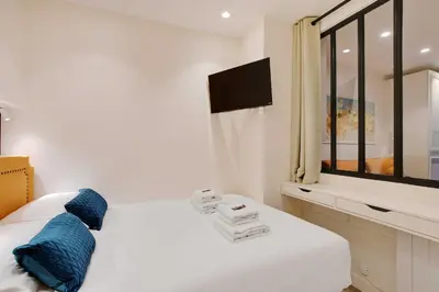 Un ou plusieurs lits dans un hébergement de l'établissement Modern apartment - 2BR 6P - Enfants-Rouges