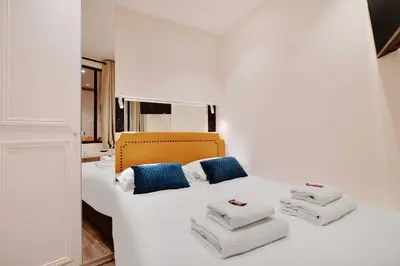 Un ou plusieurs lits dans un hébergement de l'établissement Modern apartment - 2BR 6P - Enfants-Rouges