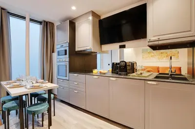 Cuisine ou kitchenette dans l'établissement Modern apartment - 2BR 6P - Enfants-Rouges