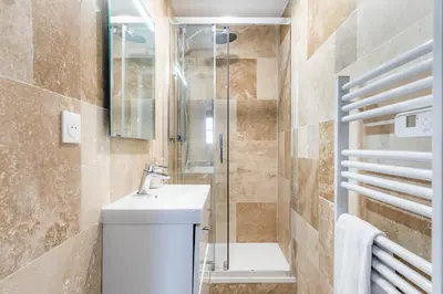 Salle de bains dans l'établissement Charming Parisian studio in Bastille Marais