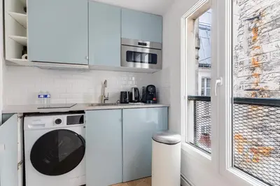 Cuisine ou kitchenette dans l'établissement Charming Parisian studio in Bastille Marais