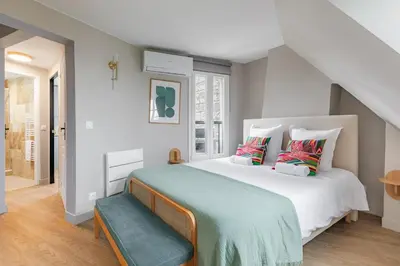 Un ou plusieurs lits dans un hébergement de l'établissement Charming Parisian studio in Bastille Marais