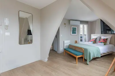 Un ou plusieurs lits dans un hébergement de l'établissement Charming Parisian studio in Bastille Marais