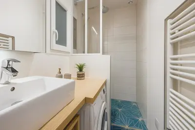 Salle de bains dans l'établissement Joli 2 pièces au 15eme