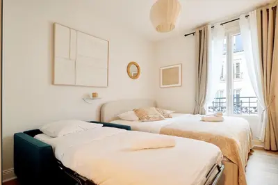 Un ou plusieurs lits dans un hébergement de l'établissement Modern flat in Levallois