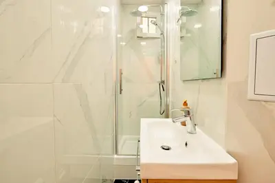 Salle de bains dans l'établissement Modern flat in Levallois