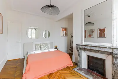 Un ou plusieurs lits dans un hébergement de l'établissement Elegant 3 bedrooms in the heart of Paris Bastille