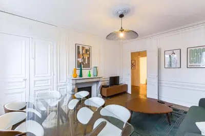 Coin salon dans l'établissement Elegant 3 bedrooms in the heart of Paris Bastille