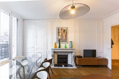 Coin salon dans l'établissement Elegant 3 bedrooms in the heart of Paris Bastille