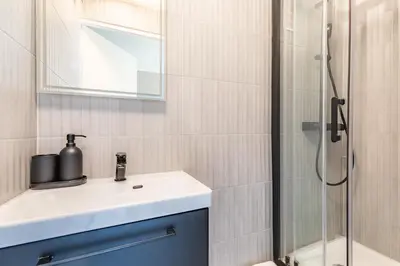 Salle de bains dans l'établissement Charming bright T2 in Le Marais & Bastille on foot