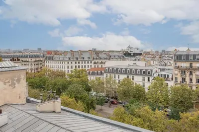 Vue générale sur Paris ou vue de la ville depuis l'appartement