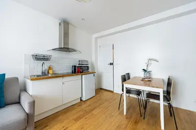 Cuisine ou kitchenette dans l'établissement Au coeur de Paris 1bedroom Bastille Paris 11