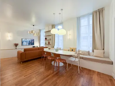 Coin salon dans l'établissement Montmartre Chic Luxury 3BR 8Pax Clim