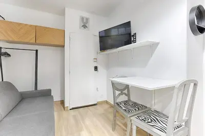 Télévision ou salle de divertissement dans l'établissement Studio au coeur du Marais
