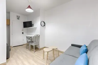 Télévision ou salle de divertissement dans l'établissement Studio au coeur du Marais