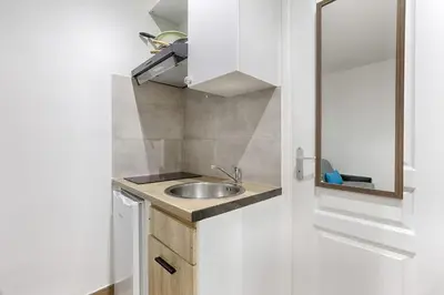 Cuisine ou kitchenette dans l'établissement Studio au coeur du Marais