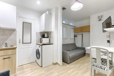 Cuisine ou kitchenette dans l'établissement Studio au coeur du Marais