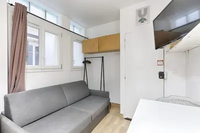 Télévision ou salle de divertissement dans l'établissement Studio au coeur du Marais