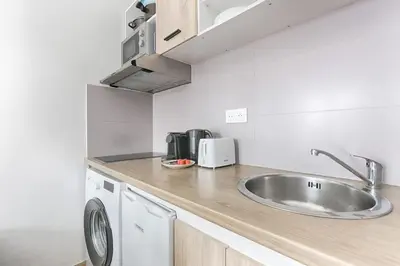 Cuisine ou kitchenette dans l'établissement Appartement Cosy au coeur du Marais