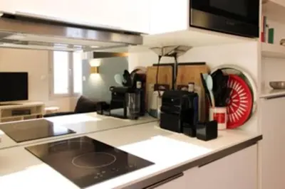 Cuisine ou kitchenette dans l'établissement Bright studio in the heart of Paris well located