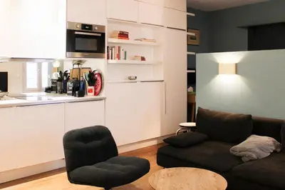 Cuisine ou kitchenette dans l'établissement Bright studio in the heart of Paris well located