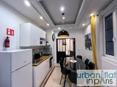 Cuisine ou kitchenette dans l'établissement Urban Flat 80 - Paris Cinema Flat Sebastopol