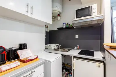 Cuisine ou kitchenette dans l'établissement GuestReady - Cosy studio for 2 - Exhibition Centre
