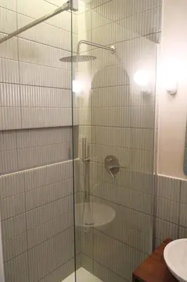Salle de bains dans l'établissement Elegant two-room apartment with garden, 10 min from La Défense