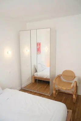 Un ou plusieurs lits dans un hébergement de l'établissement Elegant two-room apartment with garden, 10 min from La Défense