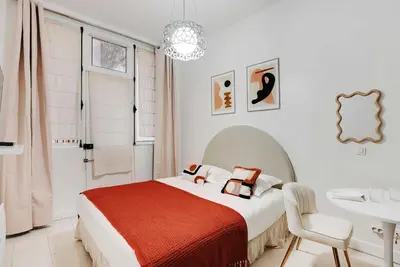 Un ou plusieurs lits dans un hébergement de l'établissement Charming Studio 2P Canal Saint-Martin - Republique