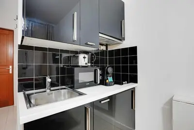 Cuisine ou kitchenette dans l'établissement Charming Studio 2P Canal Saint-Martin - Republique