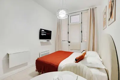 Un ou plusieurs lits dans un hébergement de l'établissement Charming Studio 2P Canal Saint-Martin - Republique