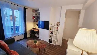 Télévision ou salle de divertissement dans l'établissement APPARTEMENT TOUT NEUF QUARTIER TOUR EIFFEL, INVALIDES et TROCADERO