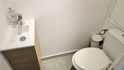 Salle de bains dans l'établissement Big apt for 10p parking free close station metro