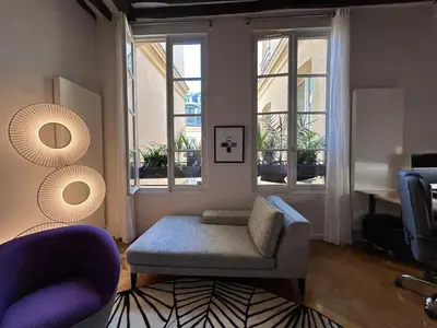 Coin salon dans l'établissement Le Marais à Paris - Appartement d'artiste