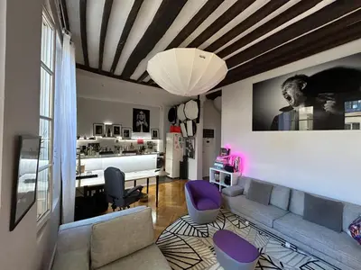 Coin salon dans l'établissement Le Marais à Paris - Appartement d'artiste